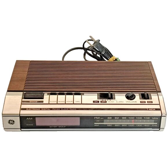 Vintage General Electric AM/FM Alarm Clock/Radio Model 7-4634B Woodgrain Working - Picture 1 of 6